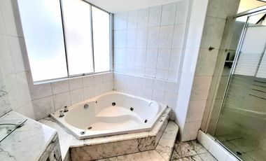VENTA CASA CASUARINAS A.C. 647 m2 REMODELADA/4 PISOS/05 DORMITORIOS/PISCINA/VISTA PANORAMICA