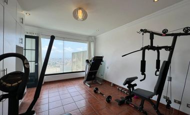 VENTA CASA CASUARINAS A.C. 647 m2 REMODELADA/4 PISOS/05 DORMITORIOS/PISCINA/VISTA PANORAMICA