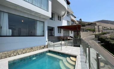 VENTA CASA CASUARINAS A.C. 647 m2 REMODELADA/4 PISOS/05 DORMITORIOS/PISCINA/VISTA PANORAMICA