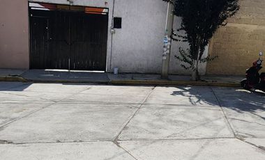 Casa en venta en dos niveles en Tenango del Valle Colonia Ojo de agua