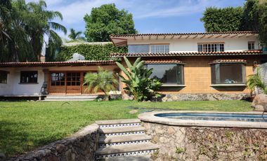 CASA CON ALBERCA CERCA DE CUERNAVACA EN VENTA