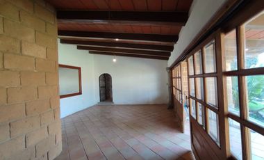 CASA CON ALBERCA CERCA DE CUERNAVACA EN VENTA