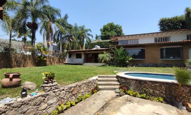 CASA CON ALBERCA CERCA DE CUERNAVACA EN VENTA