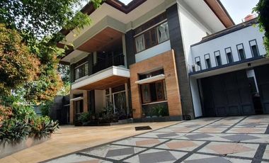DISEWAKAN RUMAH MEWAH LOKASI STRATEGIS @ SAYAP RIAU DEKAT GEDUNG SATE BANDUNG