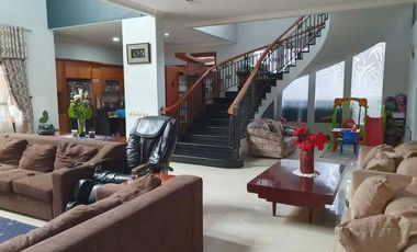 DISEWAKAN RUMAH MEWAH LOKASI STRATEGIS @ SAYAP RIAU DEKAT GEDUNG SATE BANDUNG
