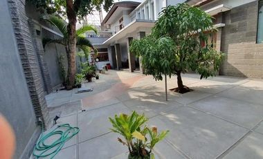 DISEWAKAN RUMAH MEWAH LOKASI STRATEGIS @ SAYAP RIAU DEKAT GEDUNG SATE BANDUNG