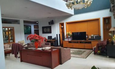 DISEWAKAN RUMAH MEWAH LOKASI STRATEGIS @ SAYAP RIAU DEKAT GEDUNG SATE BANDUNG