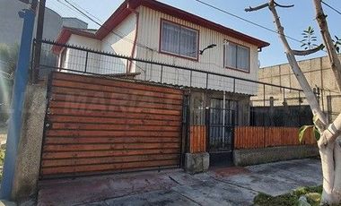 ¡Gran Casa Familiar con Dos Departamentos Independientes para Inversión en La Calera!