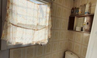 ¡Gran Casa Familiar con Dos Departamentos Independientes para Inversión en La Calera!