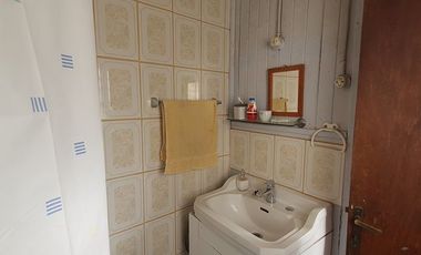¡Gran Casa Familiar con Dos Departamentos Independientes para Inversión en La Calera!