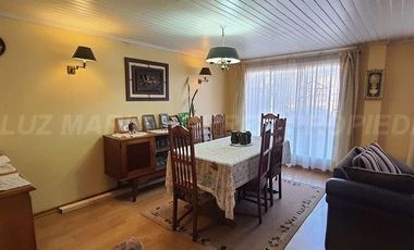 ¡Gran Casa Familiar con Dos Departamentos Independientes para Inversión en La Calera!