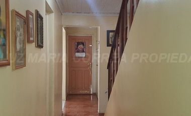 ¡Gran Casa Familiar con Dos Departamentos Independientes para Inversión en La Calera!