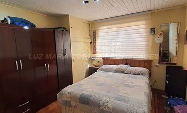 ¡Gran Casa Familiar con Dos Departamentos Independientes para Inversión en La Calera!