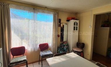 ¡Gran Casa Familiar con Dos Departamentos Independientes para Inversión en La Calera!