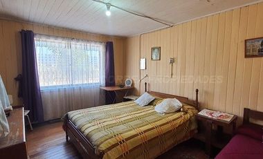 ¡Gran Casa Familiar con Dos Departamentos Independientes para Inversión en La Calera!