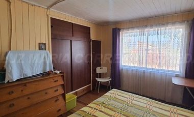 ¡Gran Casa Familiar con Dos Departamentos Independientes para Inversión en La Calera!
