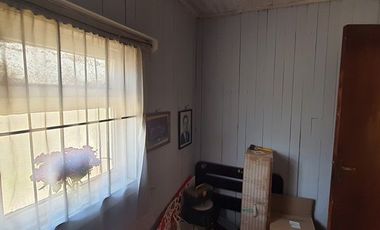 ¡Gran Casa Familiar con Dos Departamentos Independientes para Inversión en La Calera!