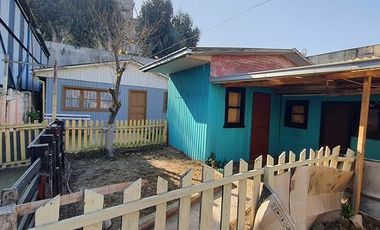 ¡Gran Casa Familiar con Dos Departamentos Independientes para Inversión en La Calera!