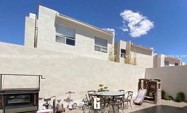 CASA EN VENTA EN VALLE ESCONDIDO EN ESQUINA