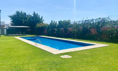 CASA A POCOS MINUTOS DE CUERNAVACA CON ALBERCA Y SEGURIDAD EN VENTA
