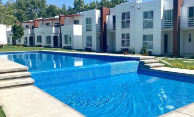 CASA CON ALBERCA EN VENTA A POCOS MINUTOS DE CUERNAVACA