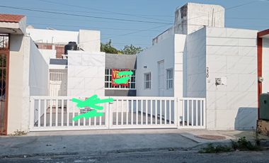 Casa de un piso y 3 recámaras en Fracc. Floresta. Cerca de Miguel Alemán. Zona no inundable