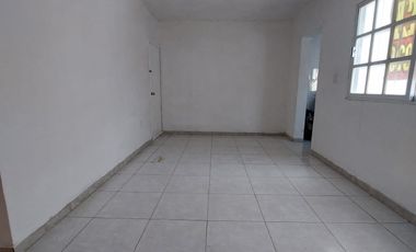 Casa de un piso y 3 recámaras en Fracc. Floresta. Cerca de Miguel Alemán. Zona no inundable