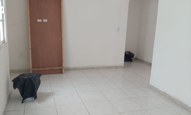 Casa de un piso y 3 recámaras en Fracc. Floresta. Cerca de Miguel Alemán. Zona no inundable