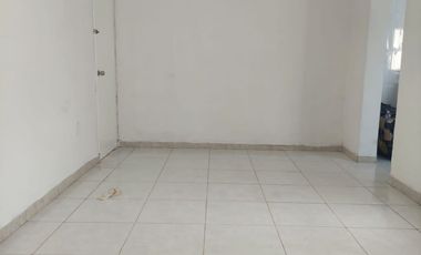 Casa de un piso y 3 recámaras en Fracc. Floresta. Cerca de Miguel Alemán. Zona no inundable