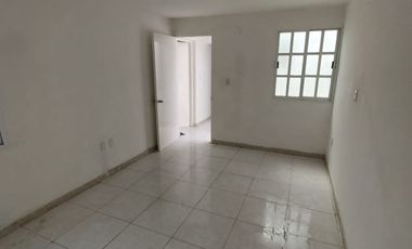 Casa de un piso y 3 recámaras en Fracc. Floresta. Cerca de Miguel Alemán. Zona no inundable