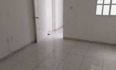 Casa de un piso y 3 recámaras en Fracc. Floresta. Cerca de Miguel Alemán. Zona no inundable