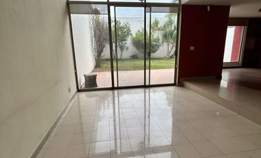 Casa en Providencia con 3 Recámaras más Estudio