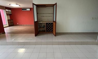 Casa en Providencia con 3 Recámaras más Estudio