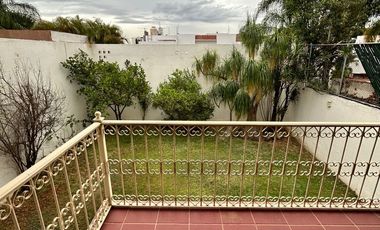 Casa en Providencia con 3 Recámaras más Estudio