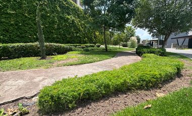 Casa nueva en Altozano de 3 niveles con sótano enorme