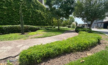 Casa nueva en Altozano de 3 niveles con sótano enorme