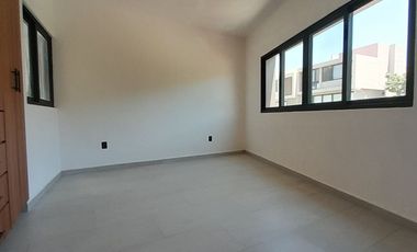 Casa nueva en Altozano de 3 niveles con salón enorme