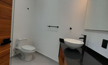 Casa nueva en Altozano de 3 niveles con salón enorme