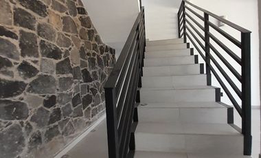 Casa nueva en Altozano de 3 niveles con salón enorme
