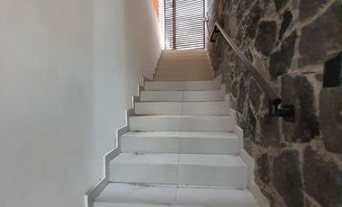 Casa nueva en Altozano de 3 niveles con salón enorme