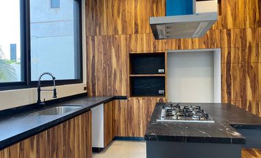 Casa en venta con acabados de lujo ubicada en Yucatan Country club Mérida con increíbles amenidades y campo de golf