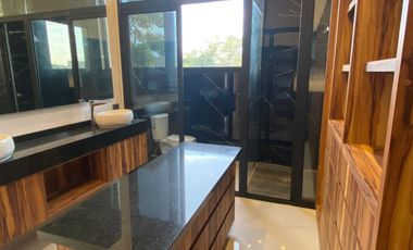 Casa en venta con acabados de lujo ubicada en Yucatan Country club Mérida con increíbles amenidades y campo de golf