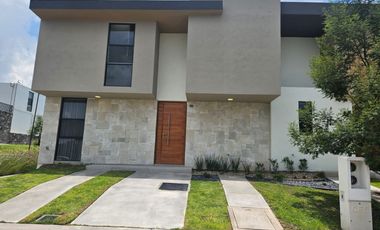 VENTA CASA EN ZIBATA QUERETARO A 3 MINUTOS DE UNIVERSIDAD ANAHUAC