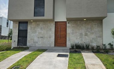 VENTA CASA EN ZIBATA QUERETARO A 3 MINUTOS DE UNIVERSIDAD ANAHUAC