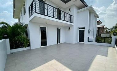 NINE BEDROOMS HOUSE AND LOT FOR SALE/RENT IN NAGELES CITY PAMPANGA