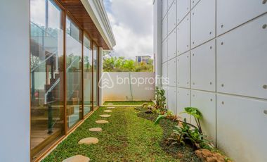 Luxury Living in Nusa Dua 4-Bedroom Completed Villa with Enclosed Living