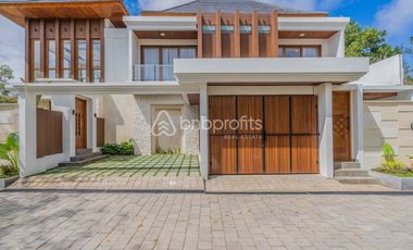 Luxury Living in Nusa Dua 4-Bedroom Completed Villa with Enclosed Living