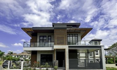 5BR SOUTH FORBES BALI MANSIONS Corner house and lot