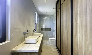 5BR SOUTH FORBES BALI MANSIONS Corner house and lot