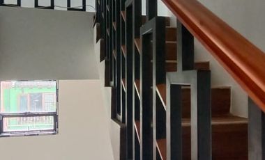 Rumah di Perum Menganti Permai 2 Lantai MODERN MINIMALIS